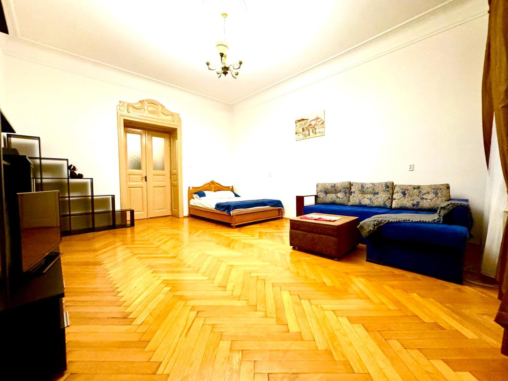 Luxury Apartment Near Rynok Square Λβιβ Εξωτερικό φωτογραφία