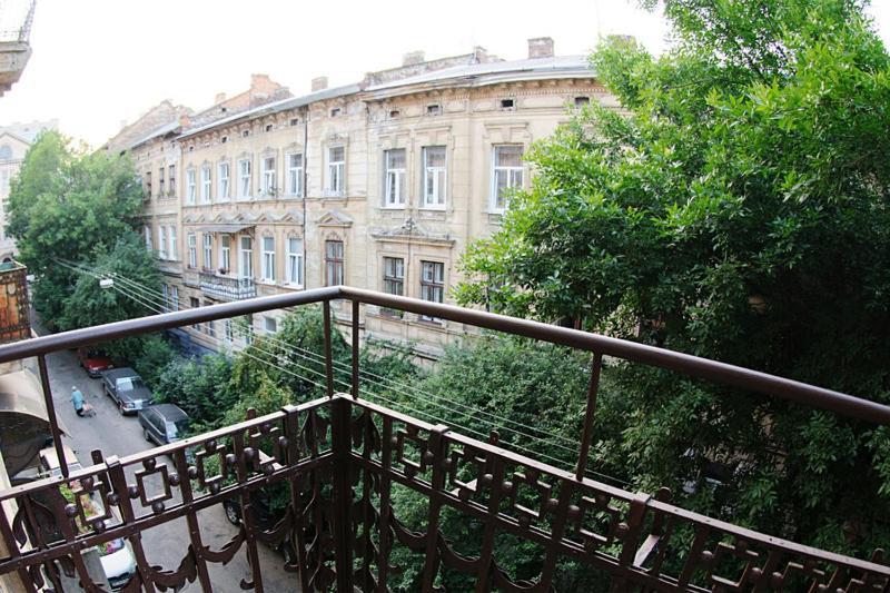 Luxury Apartment Near Rynok Square Λβιβ Εξωτερικό φωτογραφία